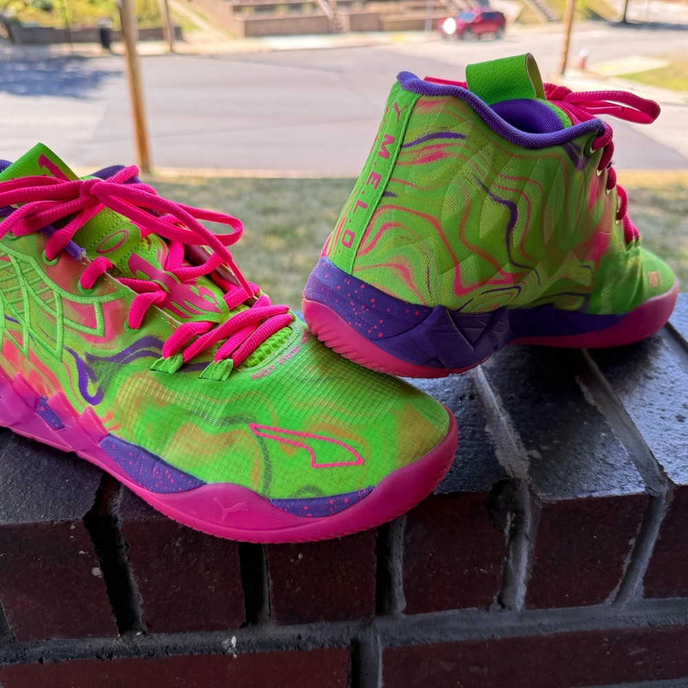 NEON PUMAS MB.01 Inverse Toxic Basketball/Court Shoe. Perfect! 🩷Size 10.5 - Picture 3 of 7